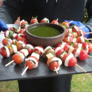 Pinchos capresa